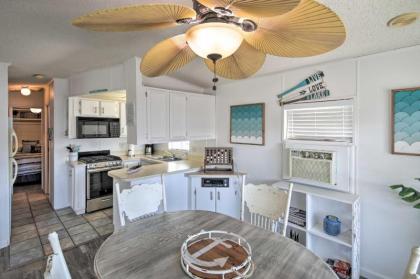 Bright Home with Resort Perks - Walk to Lake Havasu! - image 8