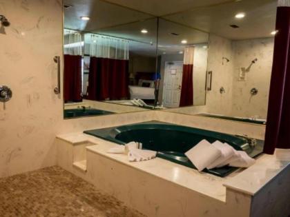 Postmarc Hotel and Spa Suites - image 5