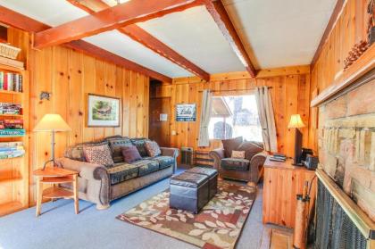 Tahoe Island's Quiet Cabin - image 11