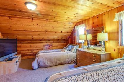 Tahoe Island's Quiet Cabin - image 4