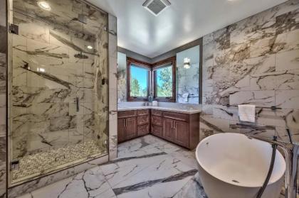 Brand New 4 Br Luxury Home Minutes From Lake Tahoe Townhouse - image 10