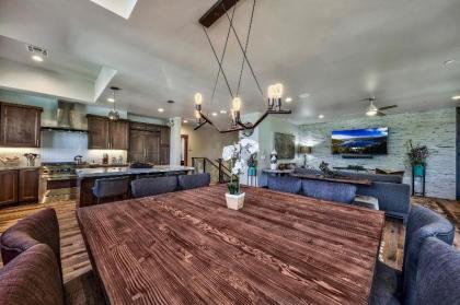 Brand New 4 Br Luxury Home Minutes From Lake Tahoe Townhouse - image 4