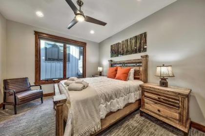 Brand New 4 Br Luxury Home Minutes From Lake Tahoe Townhouse - image 6