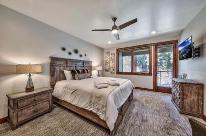 Brand New 4 Br Luxury Home Minutes From Lake Tahoe Townhouse - image 7