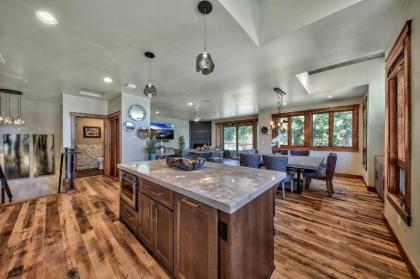 Brand New 4 Br Luxury Home Minutes From Lake Tahoe Townhouse - image 9