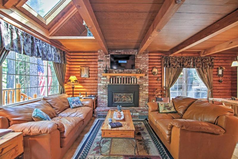 Smokeys Den South Lake Tahoe Cabin with Hot Tub! - main image