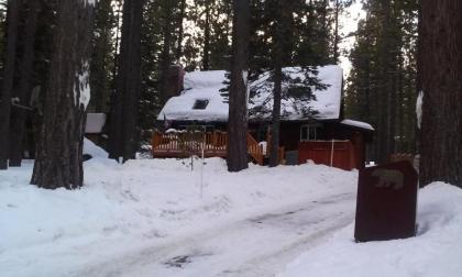 Smokeys Den South Lake Tahoe Cabin with Hot Tub! - image 10