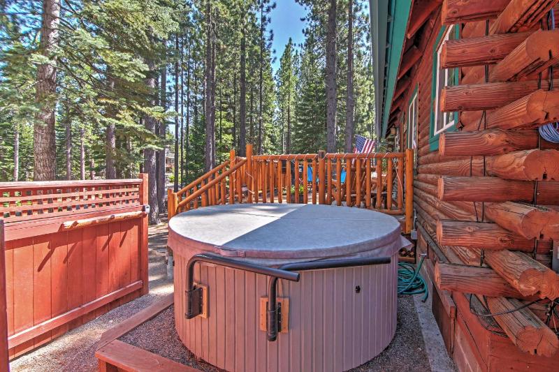 Smokeys Den South Lake Tahoe Cabin with Hot Tub! - image 2