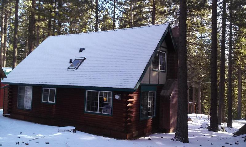 Smokeys Den South Lake Tahoe Cabin with Hot Tub! - image 3