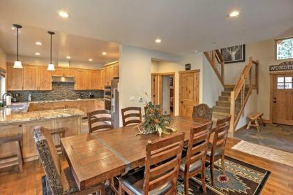 Gorgeous South Lake Tahoe Home with Private Hot Tub! - image 2