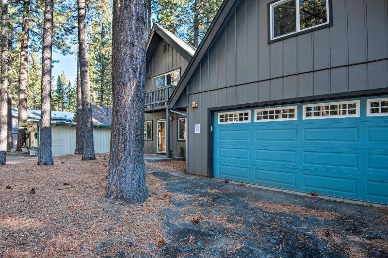 Rustic Mountain Charm Near Heavenly and Tahoe! - image 3