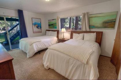 Ponderosa Palace by Lake Tahoe Accommodations - image 10