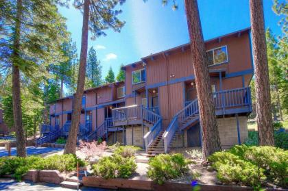 Twin Pines Tahoe Retreat by Lake Tahoe Accommodations - image 9