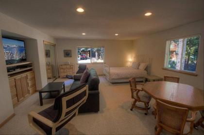 Pine Haven by Lake Tahoe Accommodations - image 11