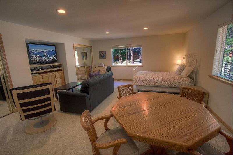 Pine Haven by Lake Tahoe Accommodations - image 7