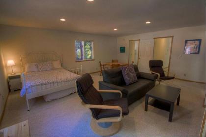 Pine Haven by Lake Tahoe Accommodations - image 8