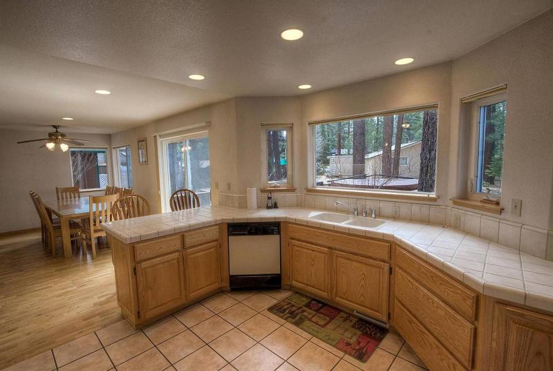 Blue Spruce by Lake Tahoe Accommodations - image 7