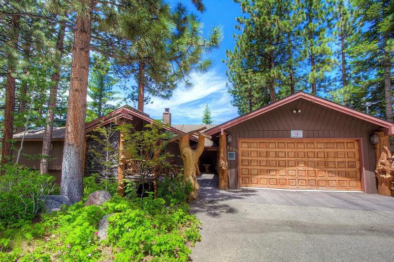 Heavenly Tree House by Lake Tahoe Accommodations - main image