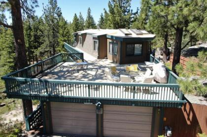 Heavenly Hilltop Hideaway by Lake Tahoe Accommodations - image 3