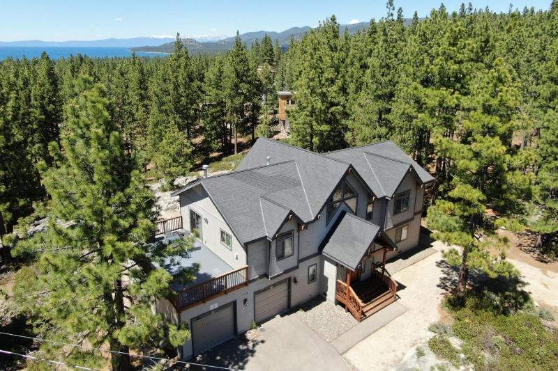 Heavenly Bear Hideaway by Lake Tahoe Accommodations - image 4