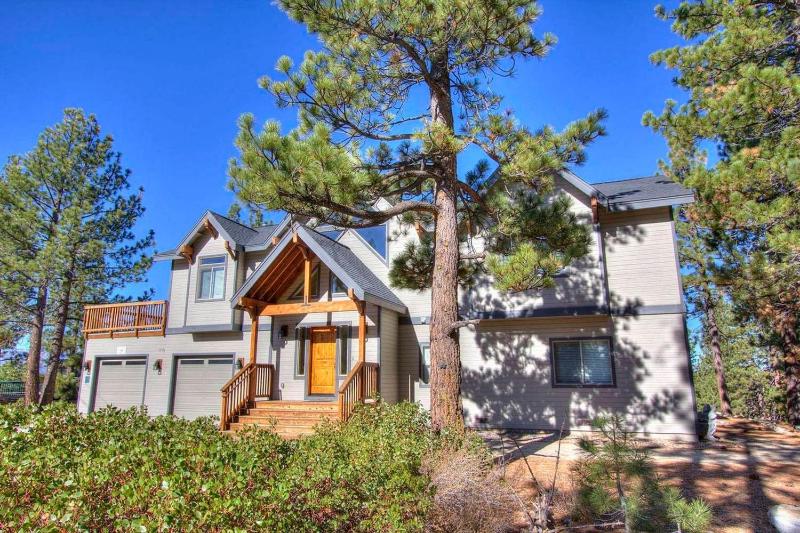 Heavenly Bear Hideaway by Lake Tahoe Accommodations - image 6