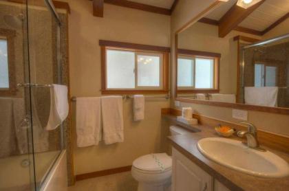 Glenwood Getaway by Lake Tahoe Accommodations - image 7