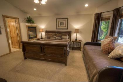 Casa Angora by Lake Tahoe Accommodations - image 12