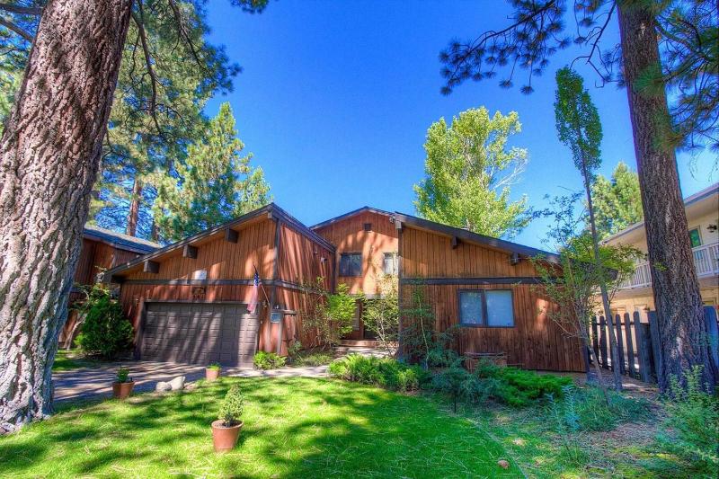 Tahoe Acres by Lake Tahoe Accommodations - main image