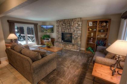 Fernandez Hideaway by Lake Tahoe Accommodations - image 12