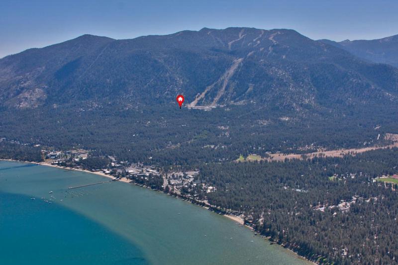 Gunbarrel Getaway by Lake Tahoe Accommodations - image 2