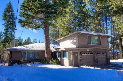 Meadowview Hideaway by Lake Tahoe Accommodations - image 3