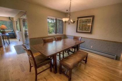 Meadowview Hideaway by Lake Tahoe Accommodations - image 6