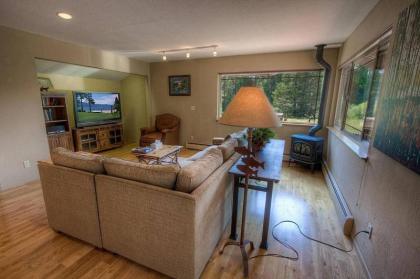 Meadowview Hideaway by Lake Tahoe Accommodations - image 7