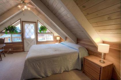 Meadow View Chalet by Lake Tahoe Accommodations - image 8