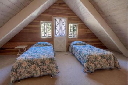 Meadow View Chalet by Lake Tahoe Accommodations - image 9