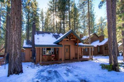 Breezy Pines Cabin by Lake Tahoe Accommodations - image 6