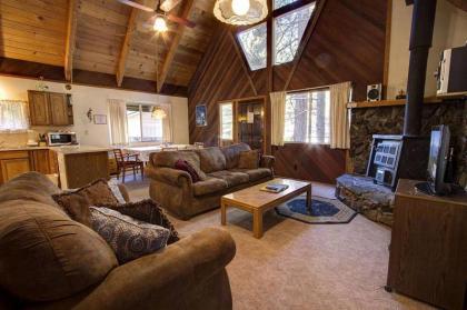 DCs Cozy Cabin by Lake Tahoe Accommodations - image 10