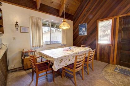 DCs Cozy Cabin by Lake Tahoe Accommodations - image 12