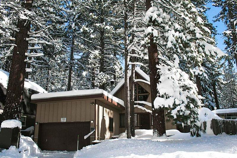 DCs Cozy Cabin by Lake Tahoe Accommodations - image 4