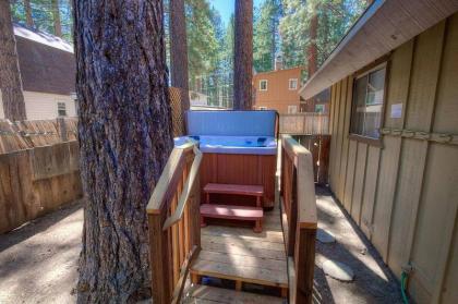 DCs Cozy Cabin by Lake Tahoe Accommodations - image 5