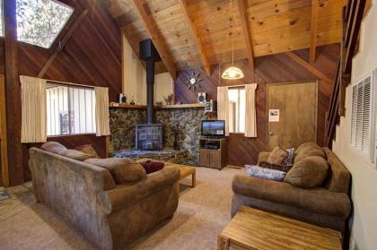 DCs Cozy Cabin by Lake Tahoe Accommodations - image 8