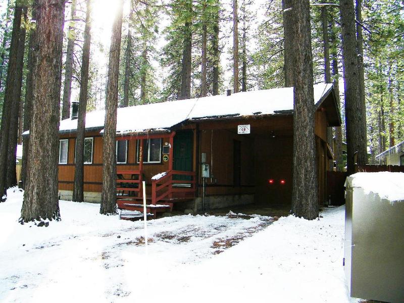 Tahoe Island Hideaway by Lake Tahoe Accommodations - image 4