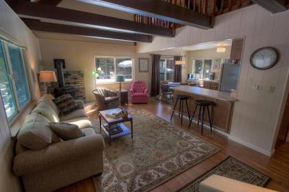 Cozy Cabin by Lake Tahoe Accommodations - image 12