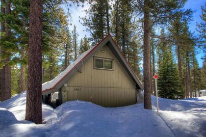 Cozy Cabin by Lake Tahoe Accommodations - image 6