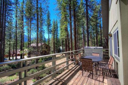 Cozy Cabin by Lake Tahoe Accommodations - image 8