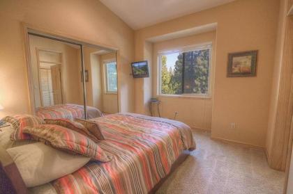 Hawks View Hideaway by Lake Tahoe Accommodations - image 12