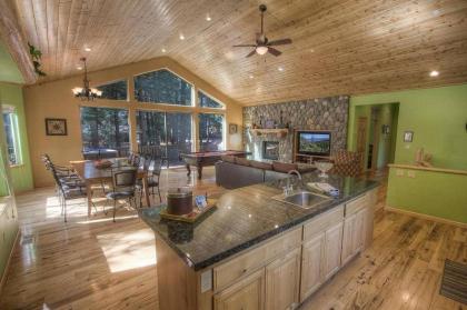 Hawks View Hideaway by Lake Tahoe Accommodations - image 7