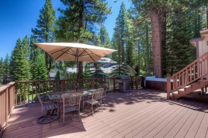 Rocky Top Retreat by Lake Tahoe Accommodations - image 8