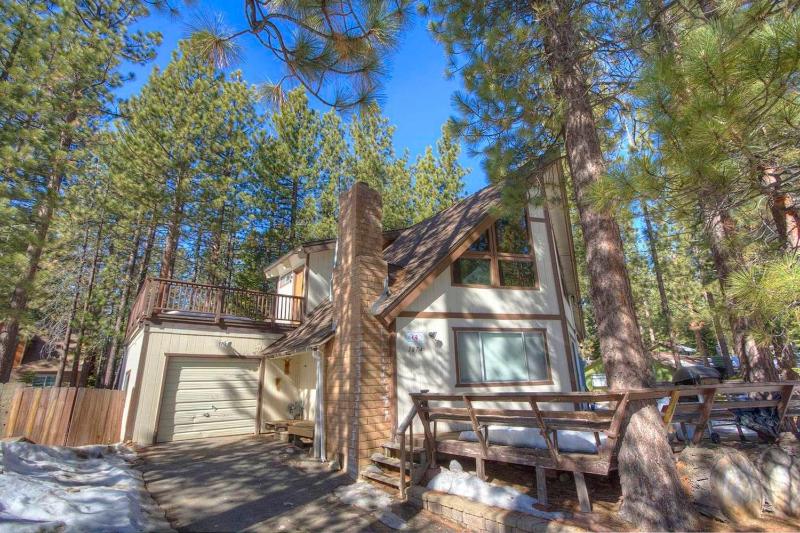 Brule Bear Den by Lake Tahoe Accommodations - main image