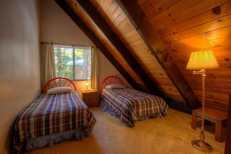 Brule Bear Den by Lake Tahoe Accommodations - image 4